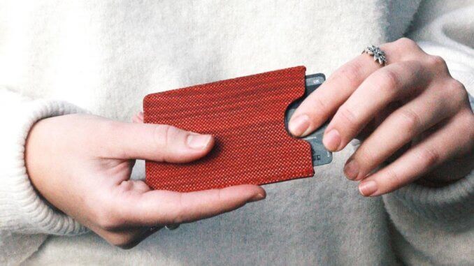 Oliver Co Travelcard Holder Red Wood Oliver Co Travelcard Holder Red Wood