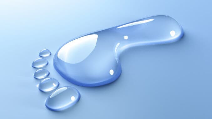 Fußabdruck aus Wasser