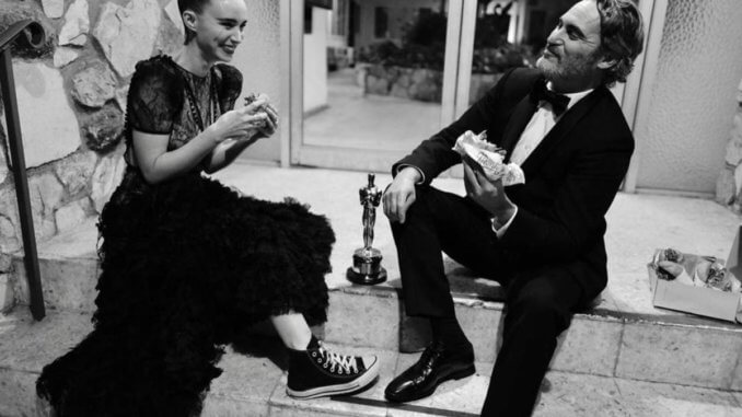 Joaquin Phoenix & Roony Mara with vegan burger Joaquin Phoenix & Roony Mara with vegan burger