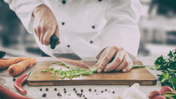 schotte gewinnt vegan chef of the year award Koch beim zubereiten veganer Gerichte